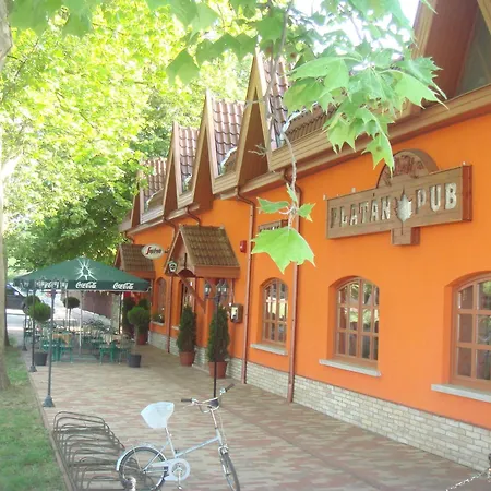 Platán Panzió Bed and breakfast